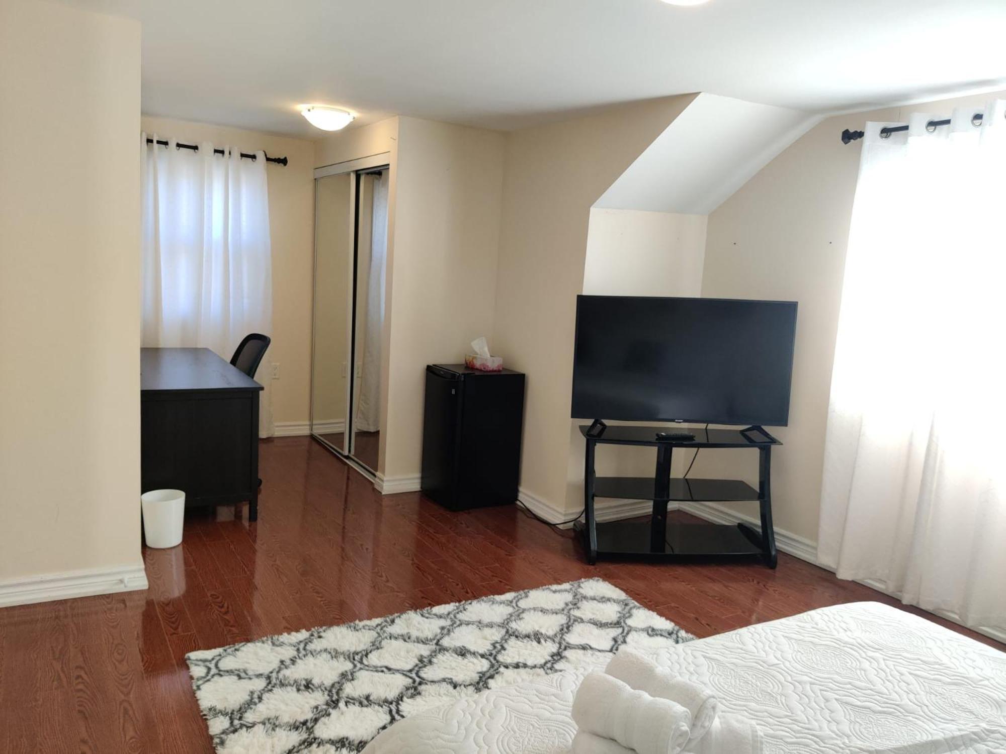 Spacious Mbr Near Kennedy Subway & Go Toronto Exteriör bild